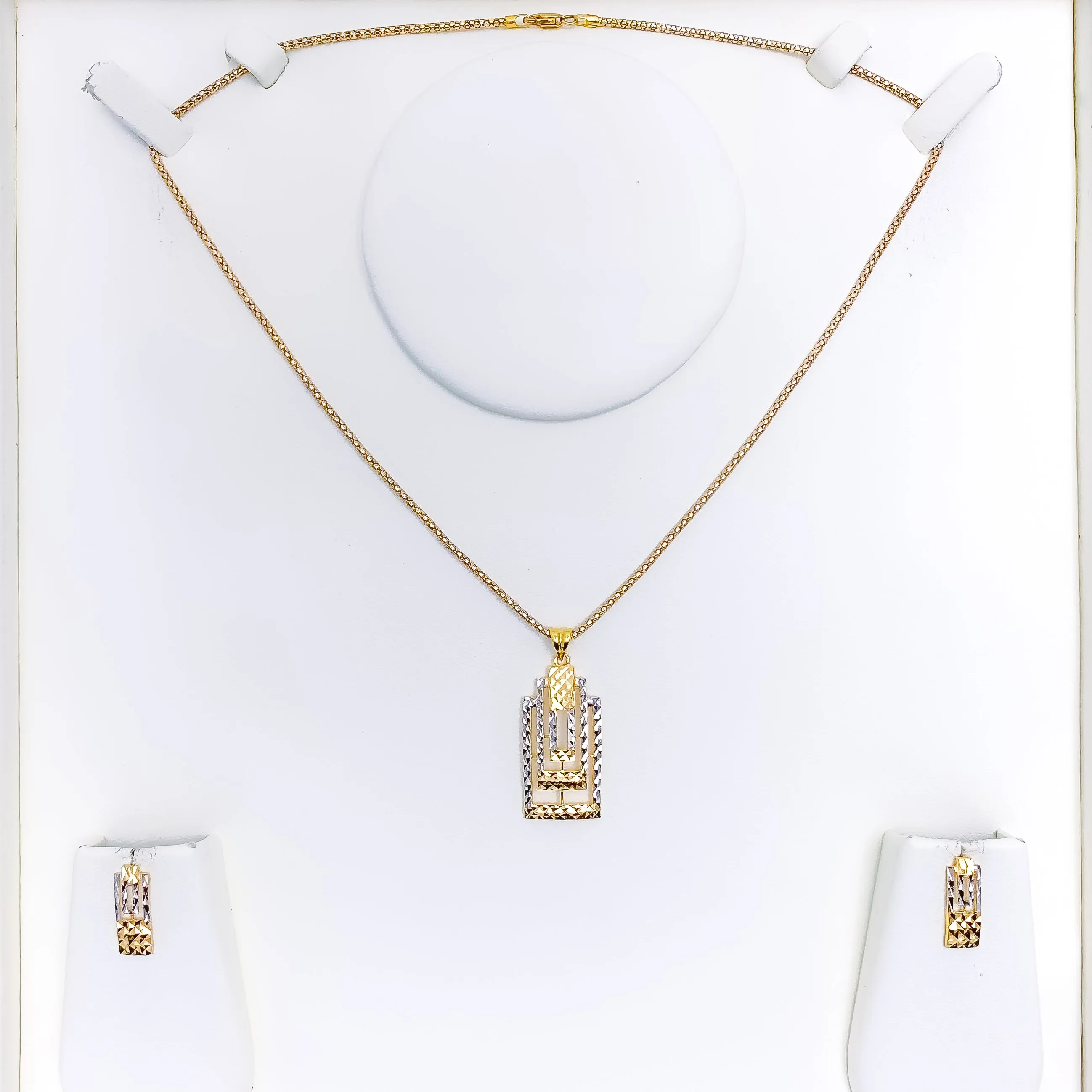 Beautiful Geometric 22K Gold Pendant Set