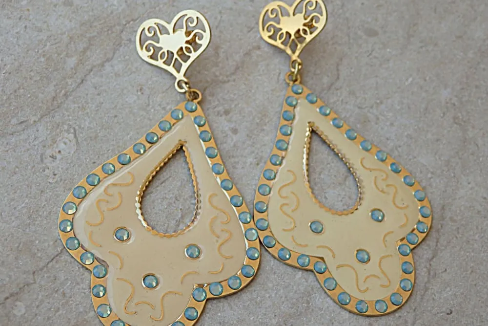 Light weight earrings